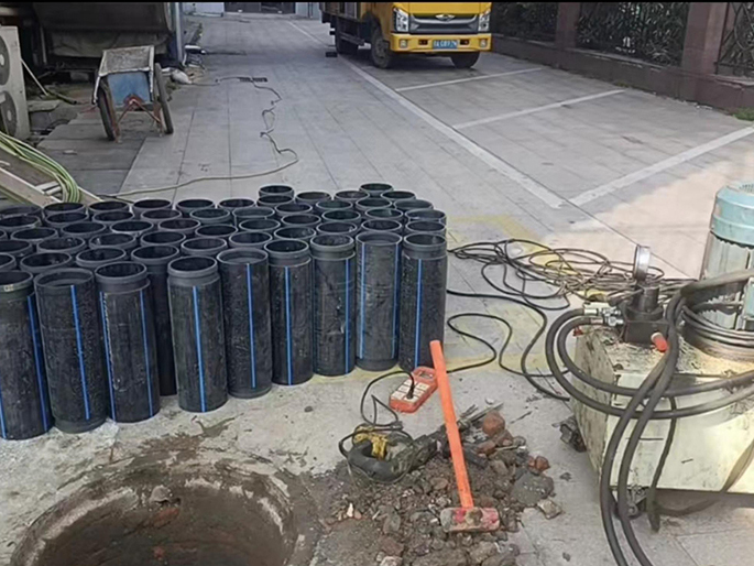 东港PE置换管厂家 DN315置换管 非开挖管短管置换