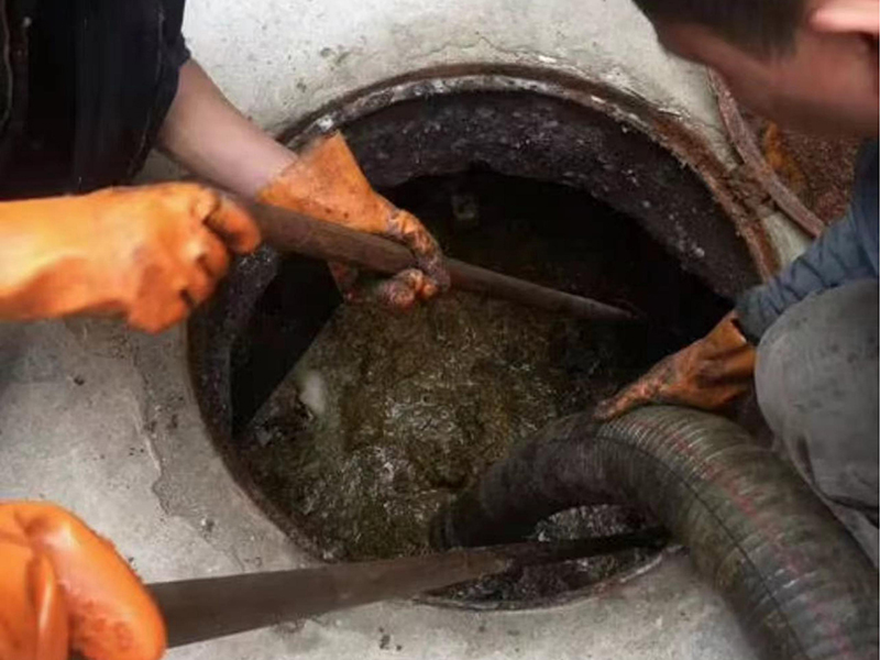 东港清理化粪池时如何避免沼气的危害?